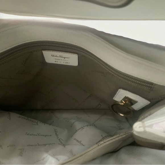Salvatore Ferragamo Gancini Tote bag with COA - Picture 9 of 11